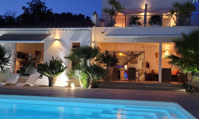 Salon-de-Provence Bed & Breakfast | 2 BED & BREAKFAST ROOMS with private SWIMMING POOL in VILLA in Salon de Provence
