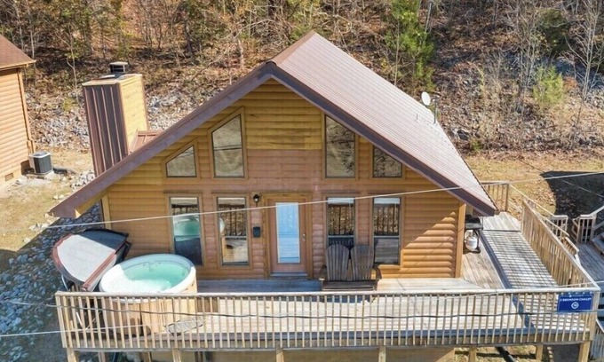 Byrdstown Cabin | 2 Bed Chalet Lakeside with Exceptional View of Dale Hollow Lake