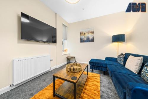Methil Apartment | 2 Bed Flat With Parking Sleeps 4 in Fife