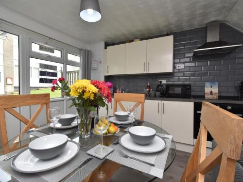 Pembroke House | 2 Bed in Freshwater East 91445