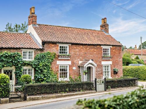 Normanby House | 2 Bed in Normanby 78054