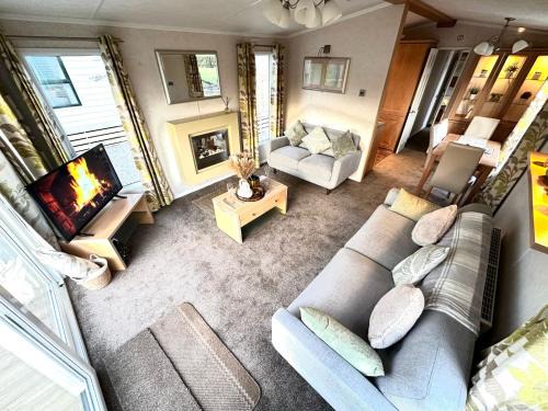 Wesham House | 2-Bed Lodge Sleeps 4 Free Parking Hot tub