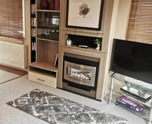 Great Houghton House | 2 Bed Lodge Sleeps 6 -Pets Ok -Patio -Free Parking