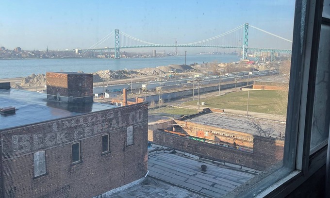 Detroit Condo | 2 bed Loft off the water, ZayyBNB