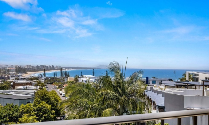 Alexandra Headland Apartment | 2-Bed near Beach with BBQ & Stunning Ocean Views