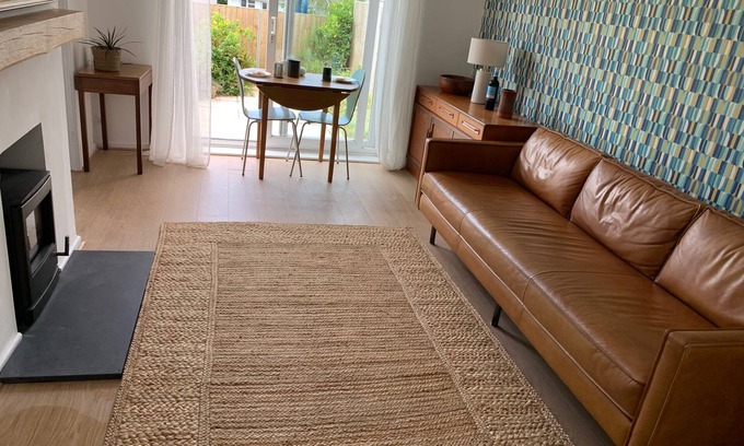 Falmouth House | 2 Bed-Sleeps 4-Parking-Pets-10 min to the Beach