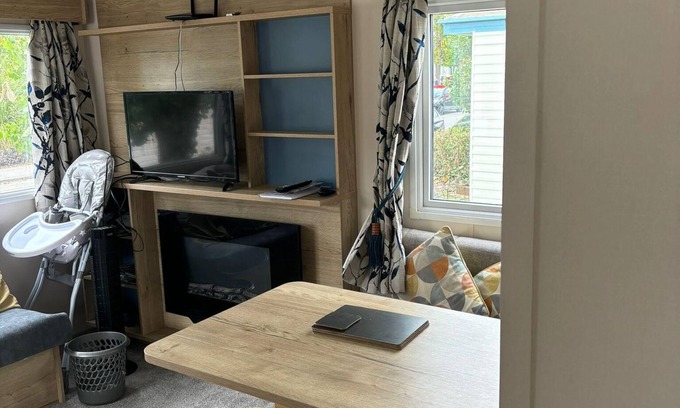 Cowes Cabin | 2 Bed-sleeps 6-pets-private - Parking sea 3mins