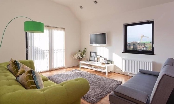 Belfast Apartment | 2 bed stylish apartment in Belfast with private parking