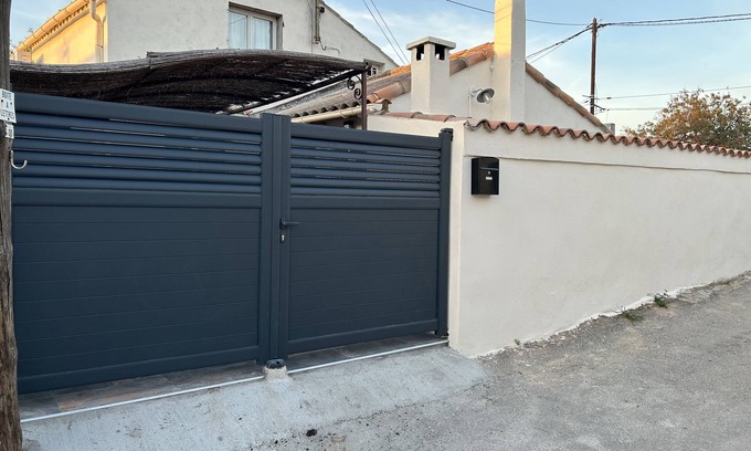 Pont Royal House | 2 Bedroom Private vacation home in Saint-Mitre-les-Remparts