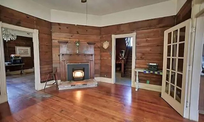 Crescent City House | 2 bedroom 1 bath home located in town