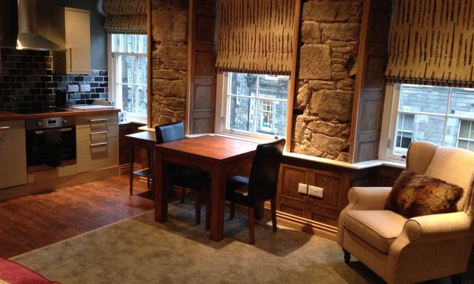 Old Town Apartment | 2 Bedroom 2 Bathroom Old Town Royal Mile by Edinburgh Castle