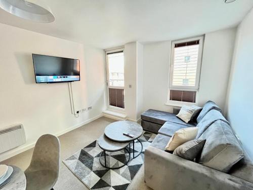 Southampton City Centre Apartment | 2 Bedroom, 2 Bathroom Modern Apartment close to Ocean Village, Free parking, Single or Double beds