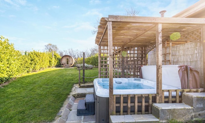 Constable Burton Ski Chalet | 2 bedroom accommodation in Constable Burton