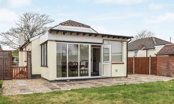 South Hayling Cottage | 2 bedroom accommodation in Hayling Island