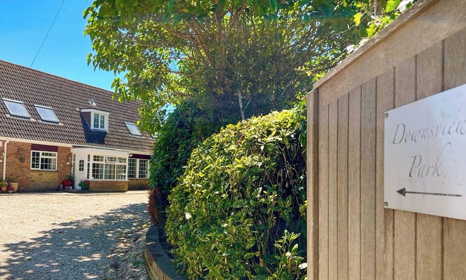 Littlehampton Cottage | 2 bedroom accommodation in Wick, near Littlehampton