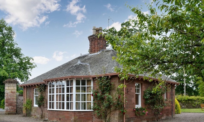 Perth Cottage | 2 bedroom accommodation in Forgandenny
