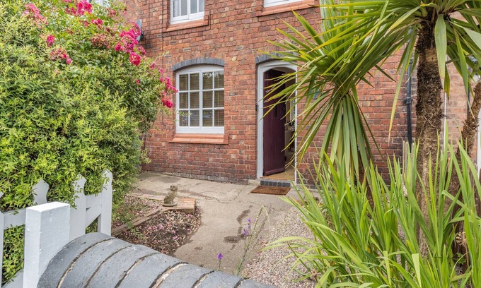 Pontesbury Cottage | 2 bedroom accommodation in Annscroft, near Shrewsbury