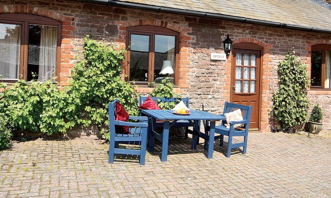 Llanwarne Cottage | 2 bedroom accommodation in Hentland, Ross-on-Wye
