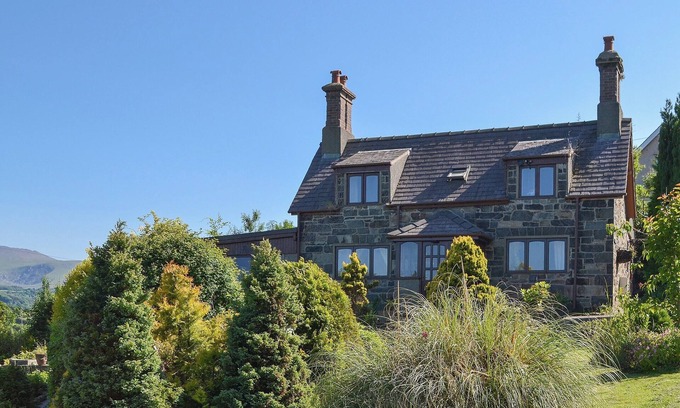 Bangor Cottage | 2 bedroom accommodation in Llandygai, near Bangor
