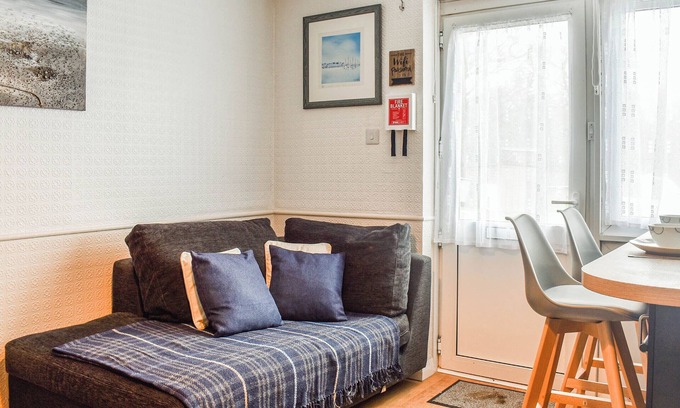 Cowes Cottage | 2 bedroom accommodation in Gurnard Pines, near Cowes
