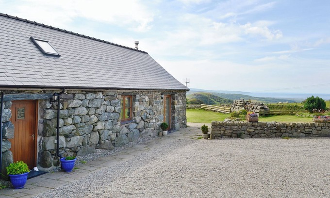 Harlech Cottage | 2 bedroom accommodation in Llanfair, near Harlech