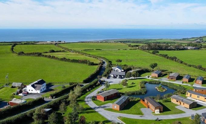 Llansantffraed Ski Chalet | 2 bedroom accommodation in Llanon