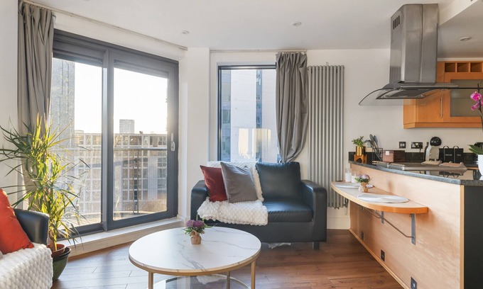 Canary Wharf Apartment | 2 Bedroom Apartment | 2 Beds | Millharbour