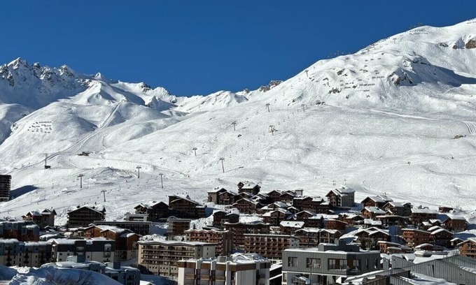 Tignes Apartment | 2 bedroom apartment in the heart of Lavachet with amazing views! - sleeps 6