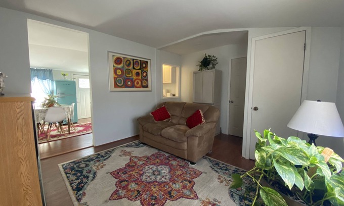 North Bellport Apartment | 2 bedroom apartment minutes away from Gambling, Bars, Restaurants, Water Park.
