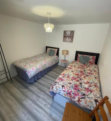 Cribbs Causeway Apartment | 2 Bedroom Apartment on suite bathroom, Southmead Bristol
