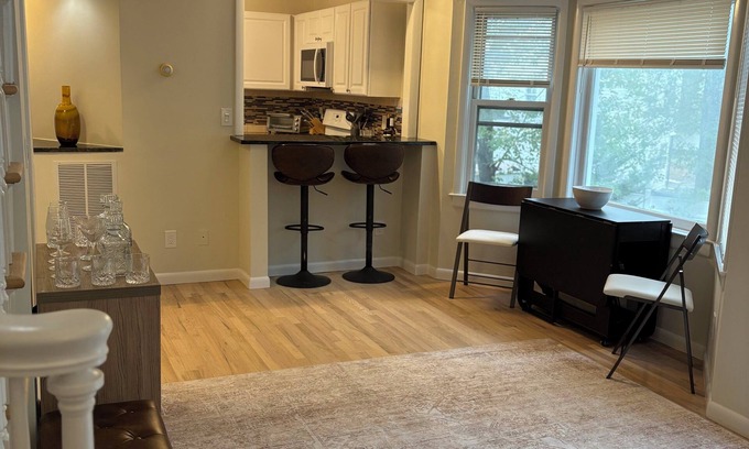 New Canaan Apartment | 2-bedroom apartment in New Canaan with AC/Heating/Wifi/etc