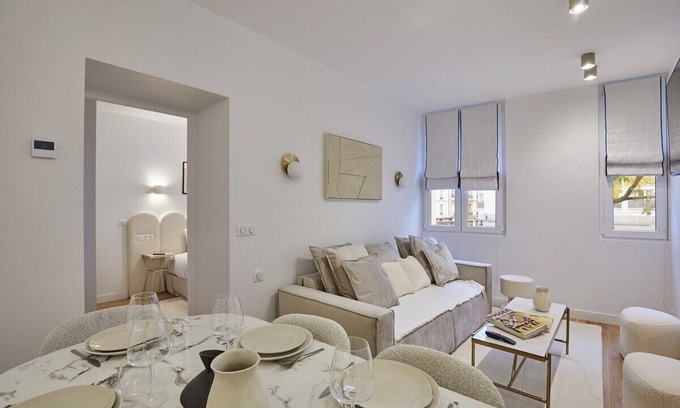 Belleville Apartment | 2-Bedroom Apartment with A/C – Canal St Martin