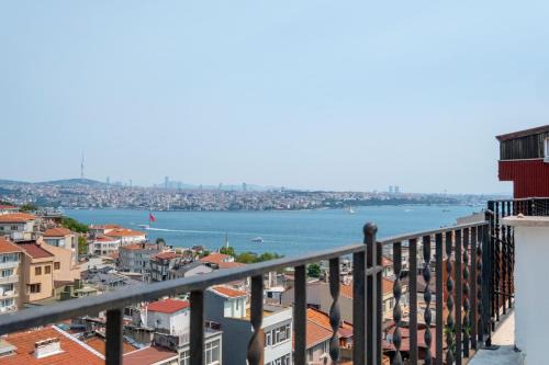 Cihangir Apartment | 2-Bedroom Apartment with Private Terrace
