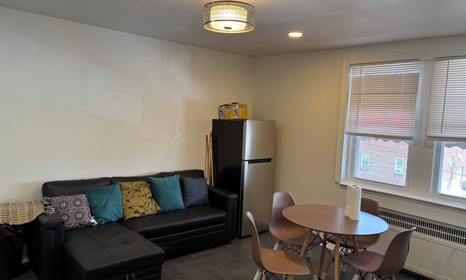 Ogontz Campus Apartment | 2-bedroom APT Einstein Hospital WiFi, AC, Pet friendly