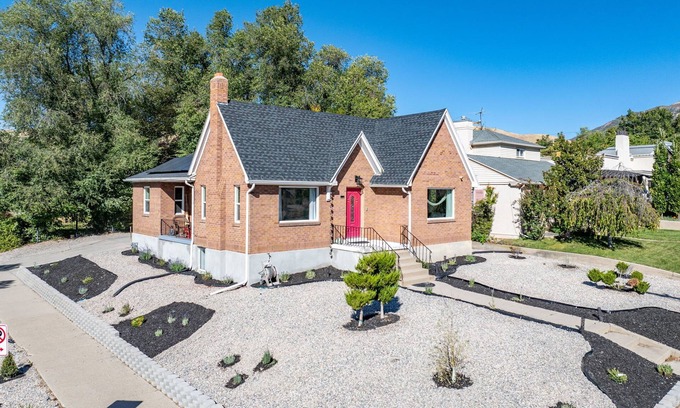 East Central House | 2-bedroom Basement Apartment in lovely Salt Lake City with WiFi, AC