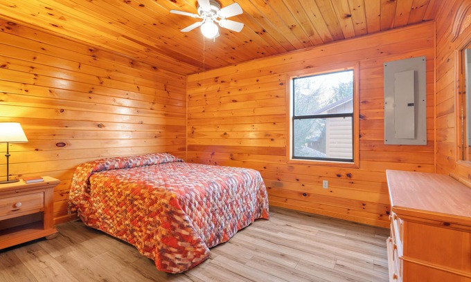 Byrdstown Cabin | 2 Bedroom cabin with lake access to Dale Hollow Lake!