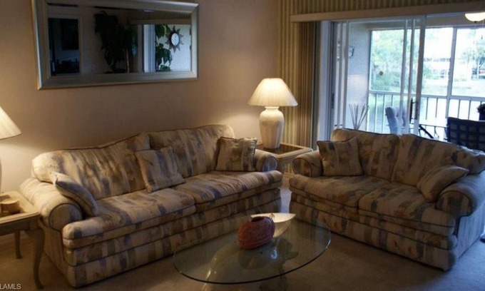 Palm River Estates Condo | 2 Bedroom Condo 429953 by Houzlet