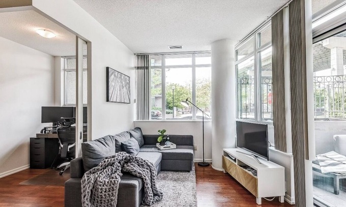 Fort York Condo | 2-bedroom condo in Downtown Toronto with free parking