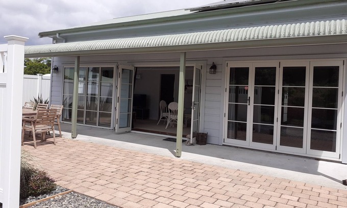 Omanawa Cottage | 2 Bedroom cottage - walk to the newly opened Omanawa Falls lookout in Tauranga!