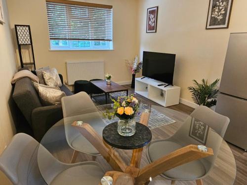Reading Apartment | 2 Bedroom Flat Western Elms Free Parking