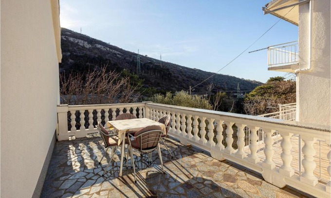 Veljun Primorski Apartment | 2 Bedroom Gorgeous Apartment In Knezica