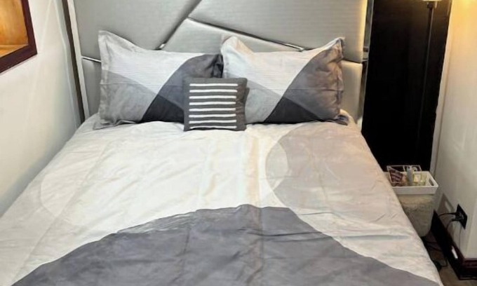 Bellwood Condo | 2-bedroom haven near Ohare with Wi-Fi, AC in fabulous Bellwood