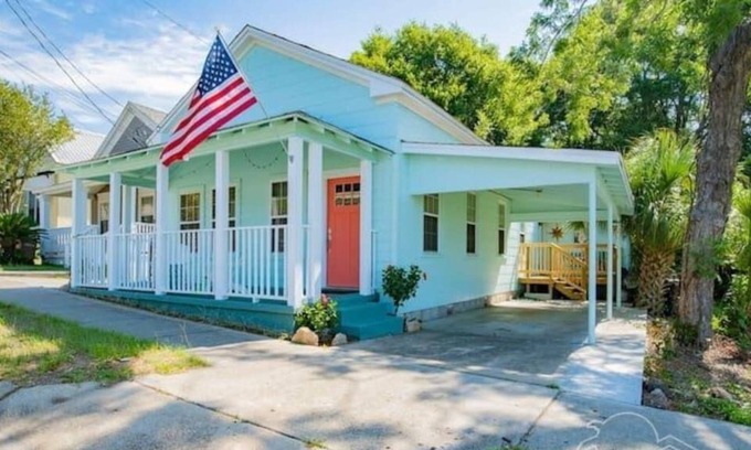 East Hill House | 2 bedroom home near Downtown *NO ADD'L FEES*