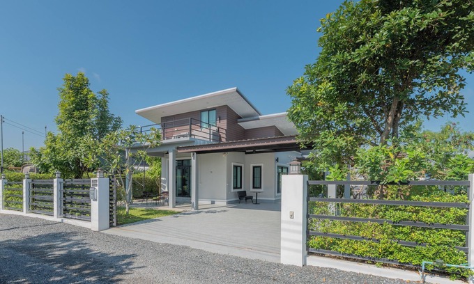 Chang Khlan House | 2-bedroom house in charming Doisaket Chiang Mai with swimming pool, fitness.