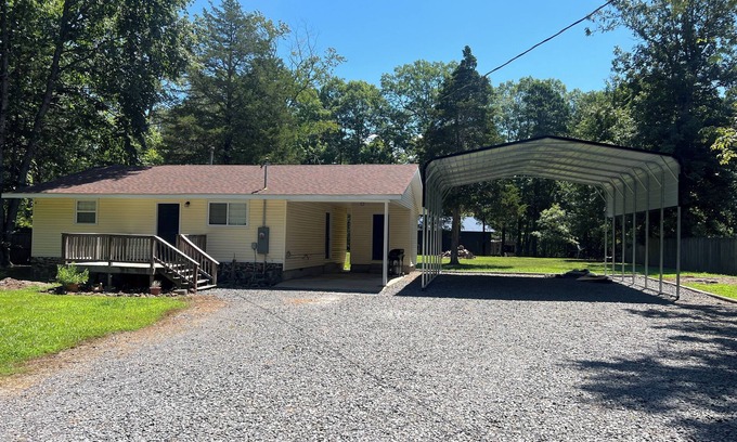 Higden House | 2-bedroom house in Higden with 24x30 covered parking for boats and lake toys!