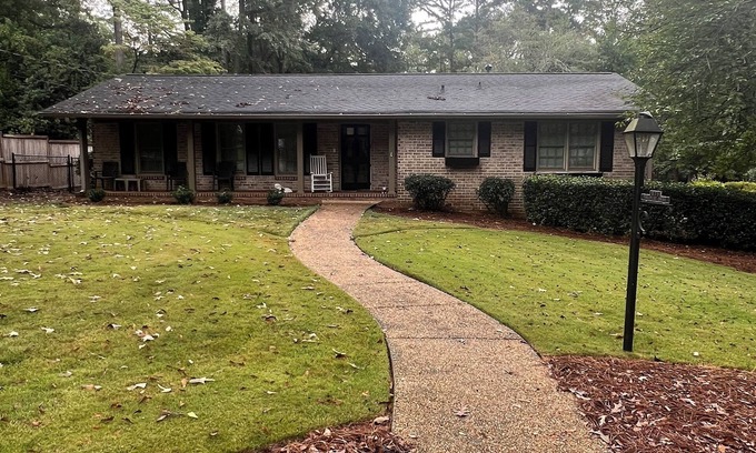Athens House | 2-bedroom house in quiet neighborhood near UGA campus and downtown Athens