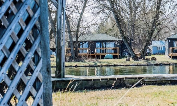 Harwood Cabin | 2-bedroom Lake Front Cottage in Harwood, ON #5