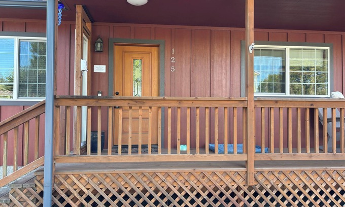 Lakeside House | 2 bedroom Lakeside house. Dunes a ride away! Lake within view of front door.