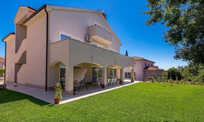 Sarsoni Apartment | 2 bedroom lovely apartment in Viskovo