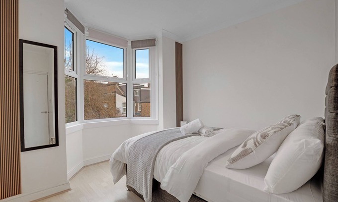 Tottenham Green House | 2 bedroom Luxury house London near Subway station